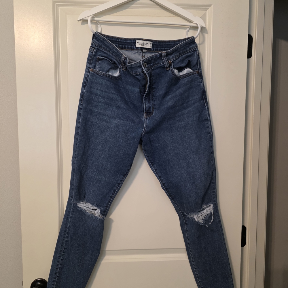 Abercrombie & Fitch Women's Dark Blue Skinny Jeans